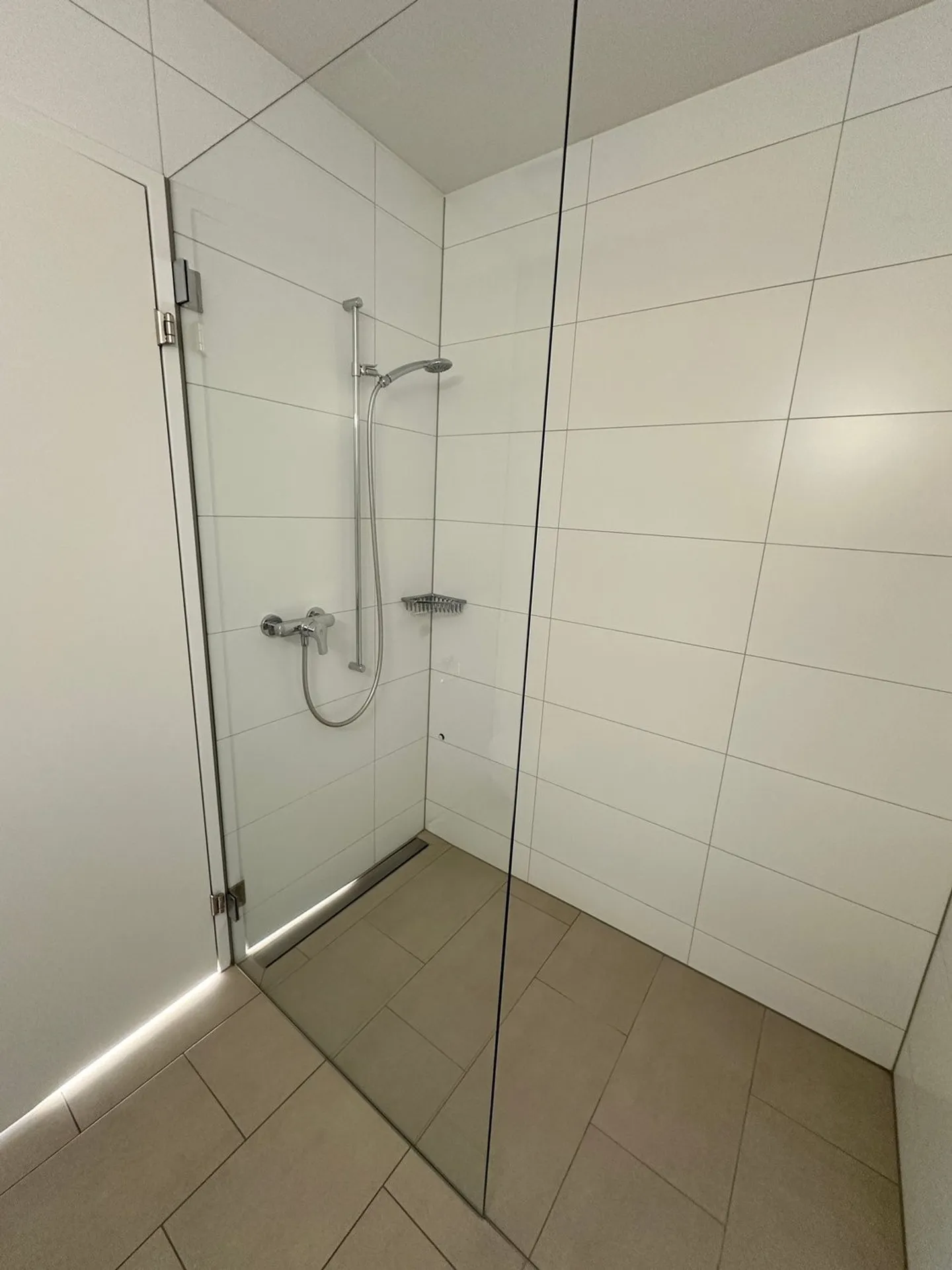 Modern 2.5-room apartment with balcony and garage in Menznau - Photo 11 of 13