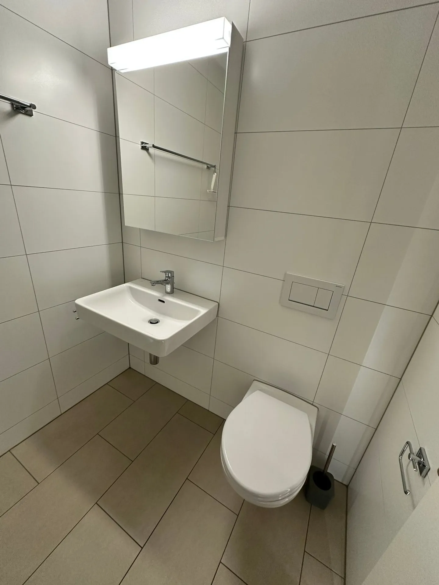 Modern 2.5-room apartment with balcony and garage in Menznau - Photo 12 of 13