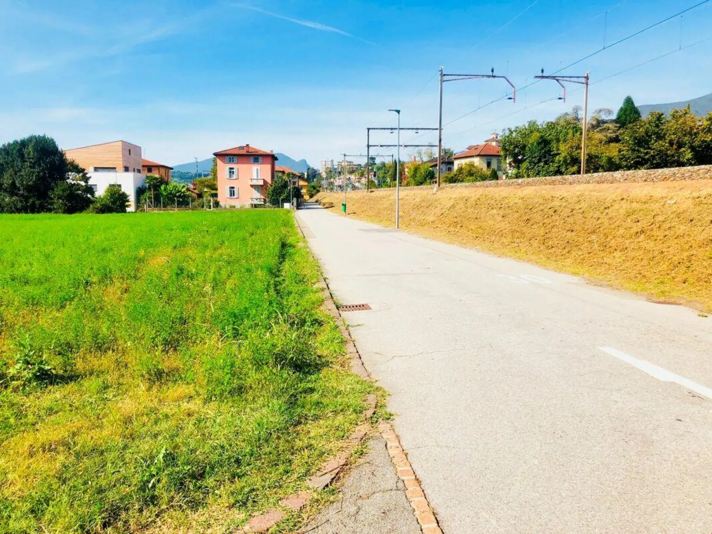 Terrain constructible de 2113 m² - Photo 3 sur 3