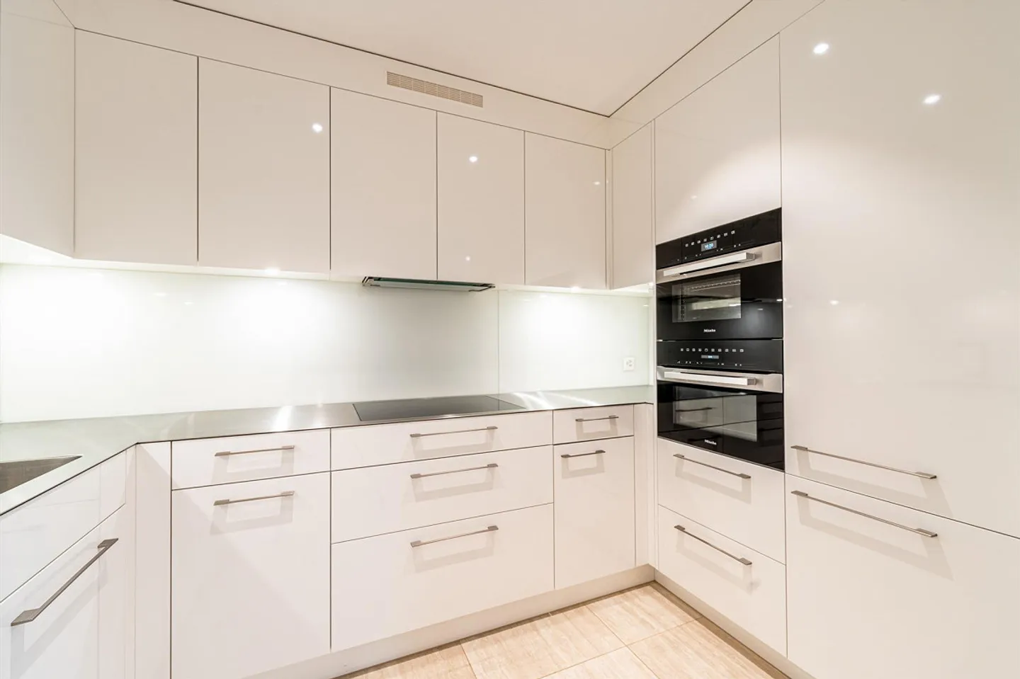 Oasis de vie ensoleillée avec vue panoramique sur le lac et les montagnes - Photo 4 sur 5