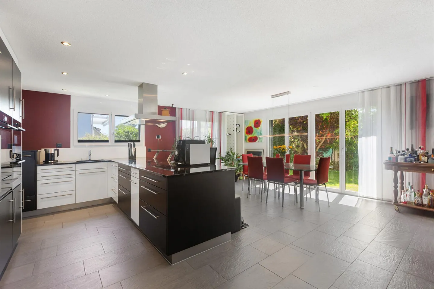 Geräumiges Familienhaus in der Natur - Foto 2 von 6