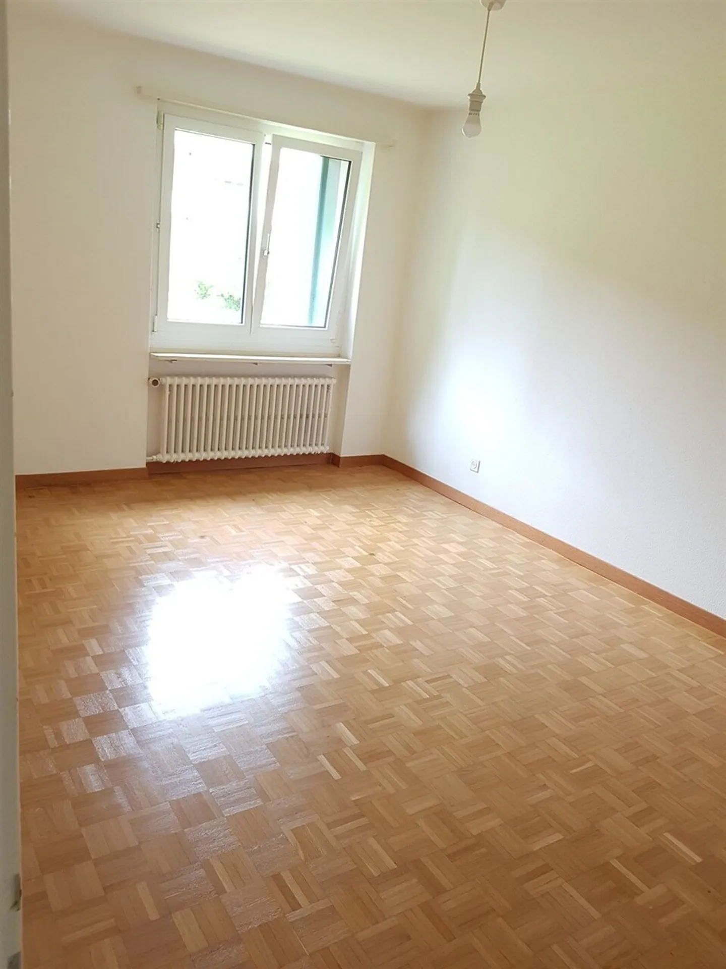 Appartement avec de magnifiques espaces verts ! - Photo 8 sur 11