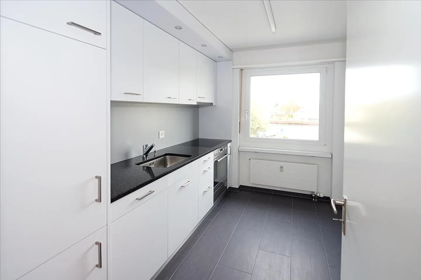 Helle Wohnung mit Balkon - Foto 3 von 8