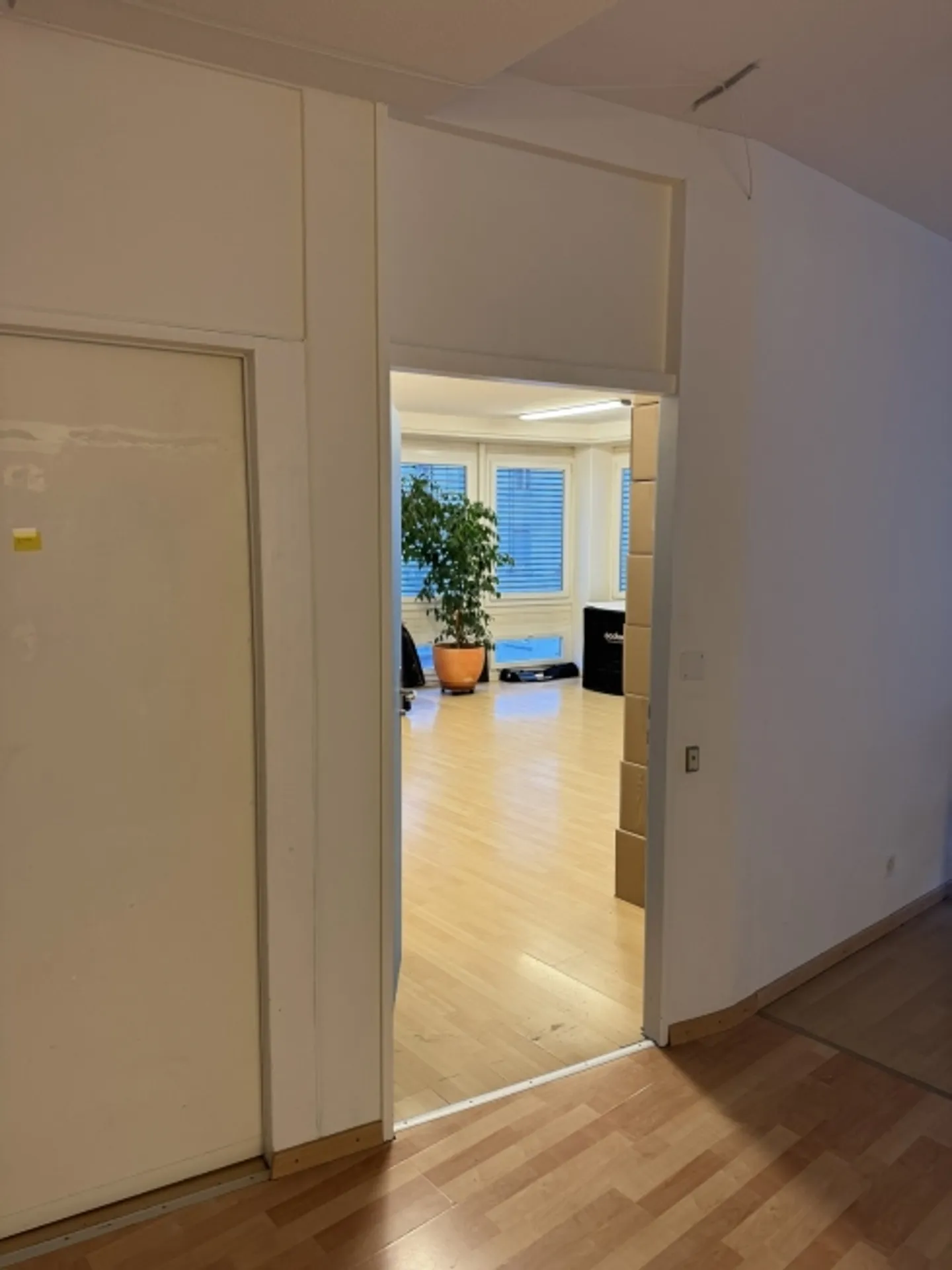 Espace combiné au 2ème étage près d'Albisriederplatz limité jusqu'à fin juin 2026 - Photo 3 sur 9