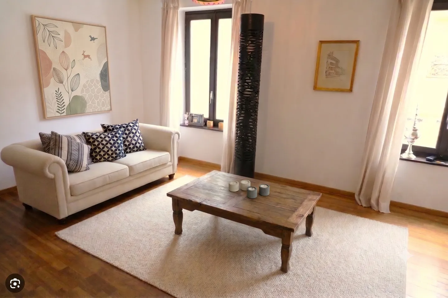 Charming Apartment with Terrace - Photo 3 of 6