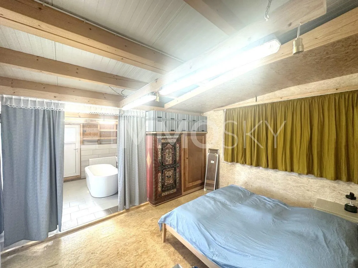 Residential building for sale - Photo 2 of 5