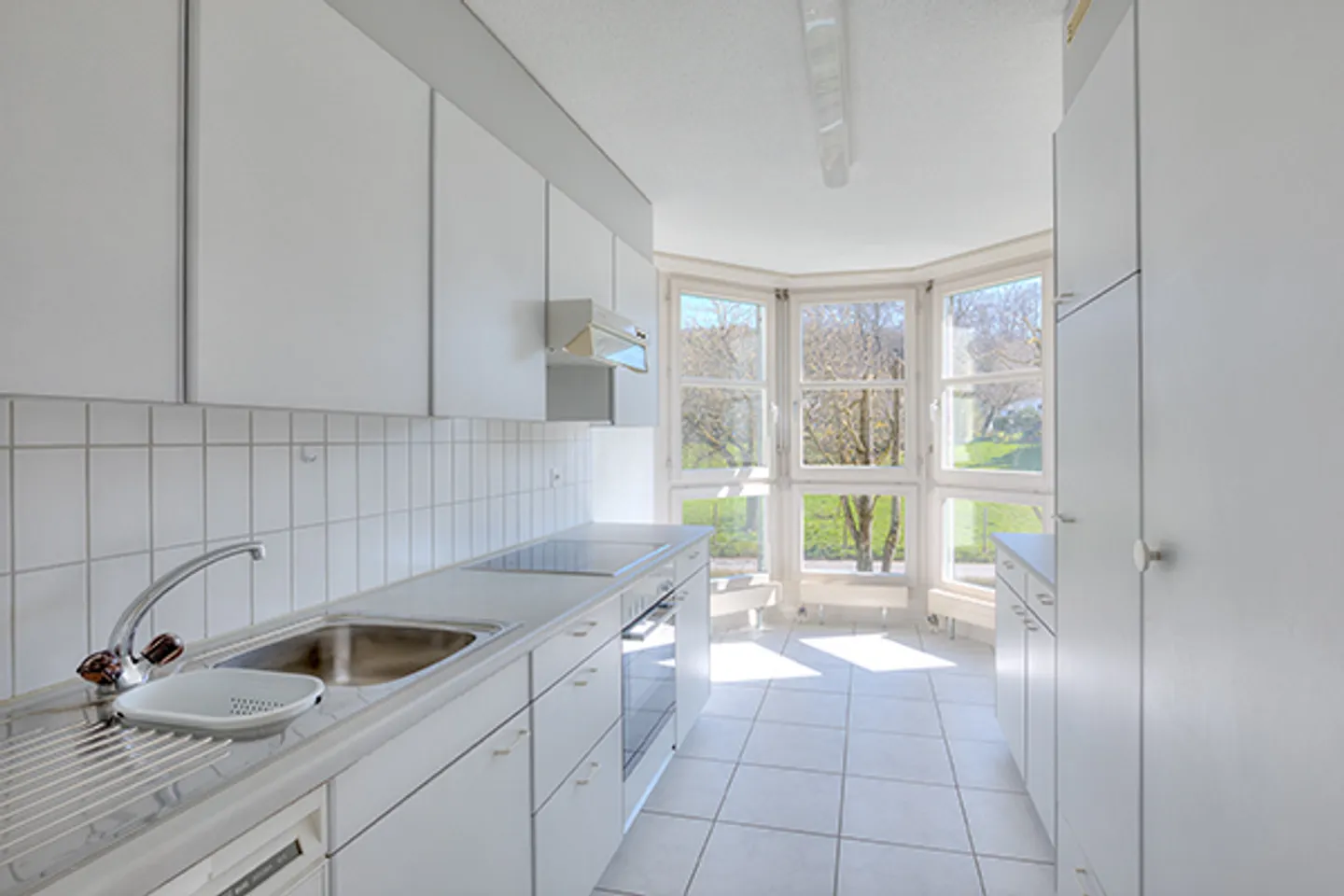 Appartement Confortable en Environnement Verdoyant - Photo 3 sur 7