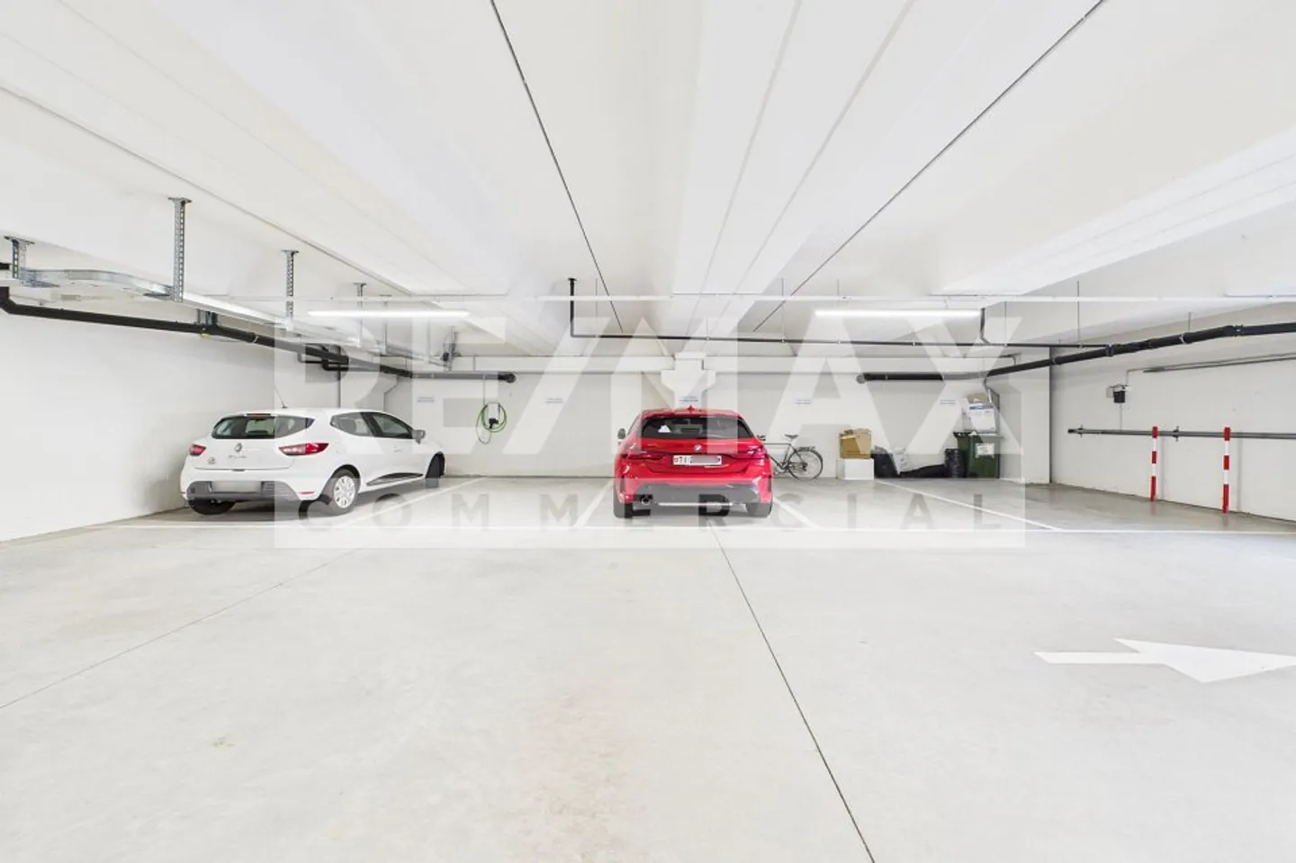 Elegant commercial property with office space - Photo 12 of 13