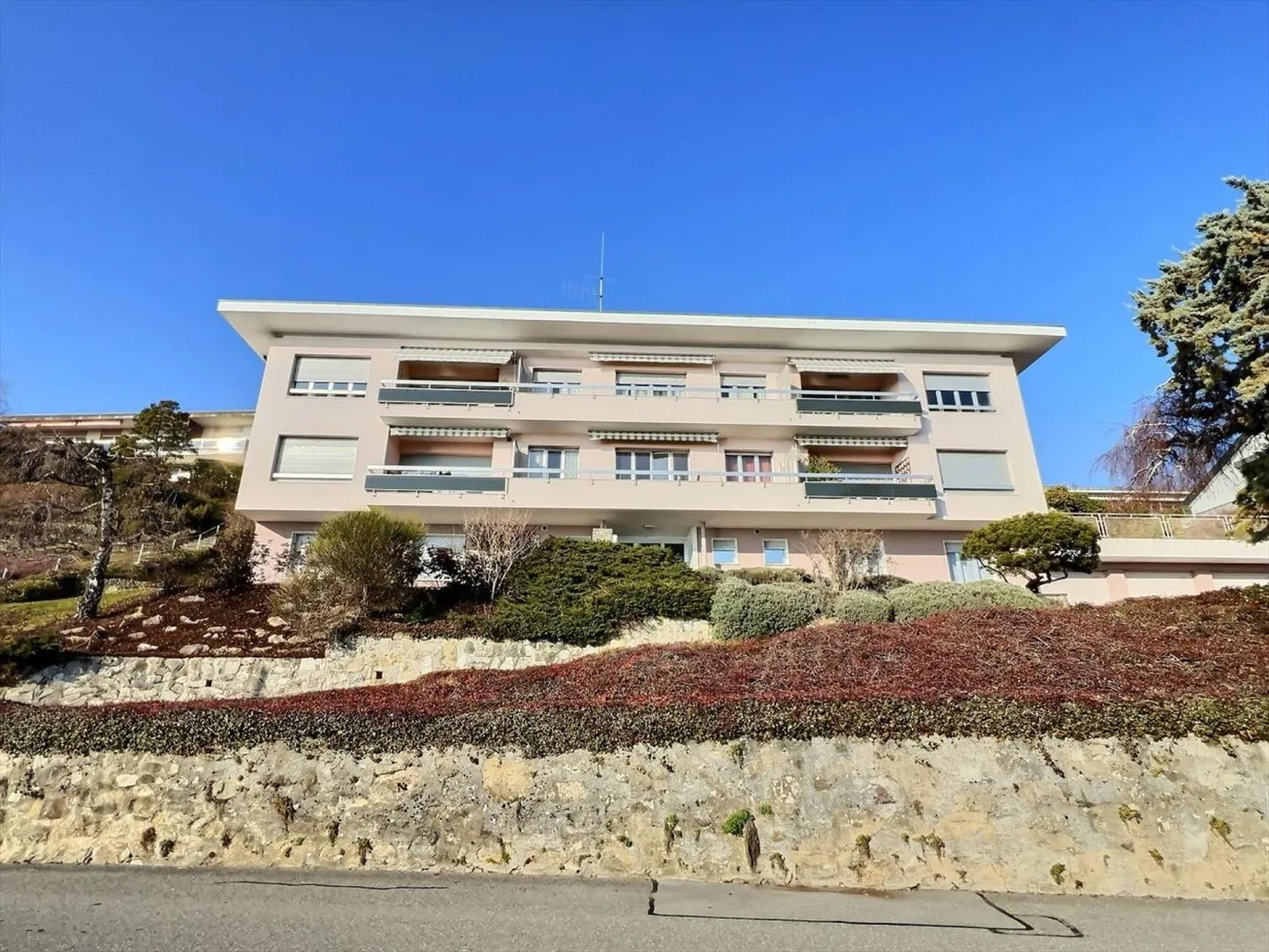 Rental building in Chardonne - Photo 2 of 13
