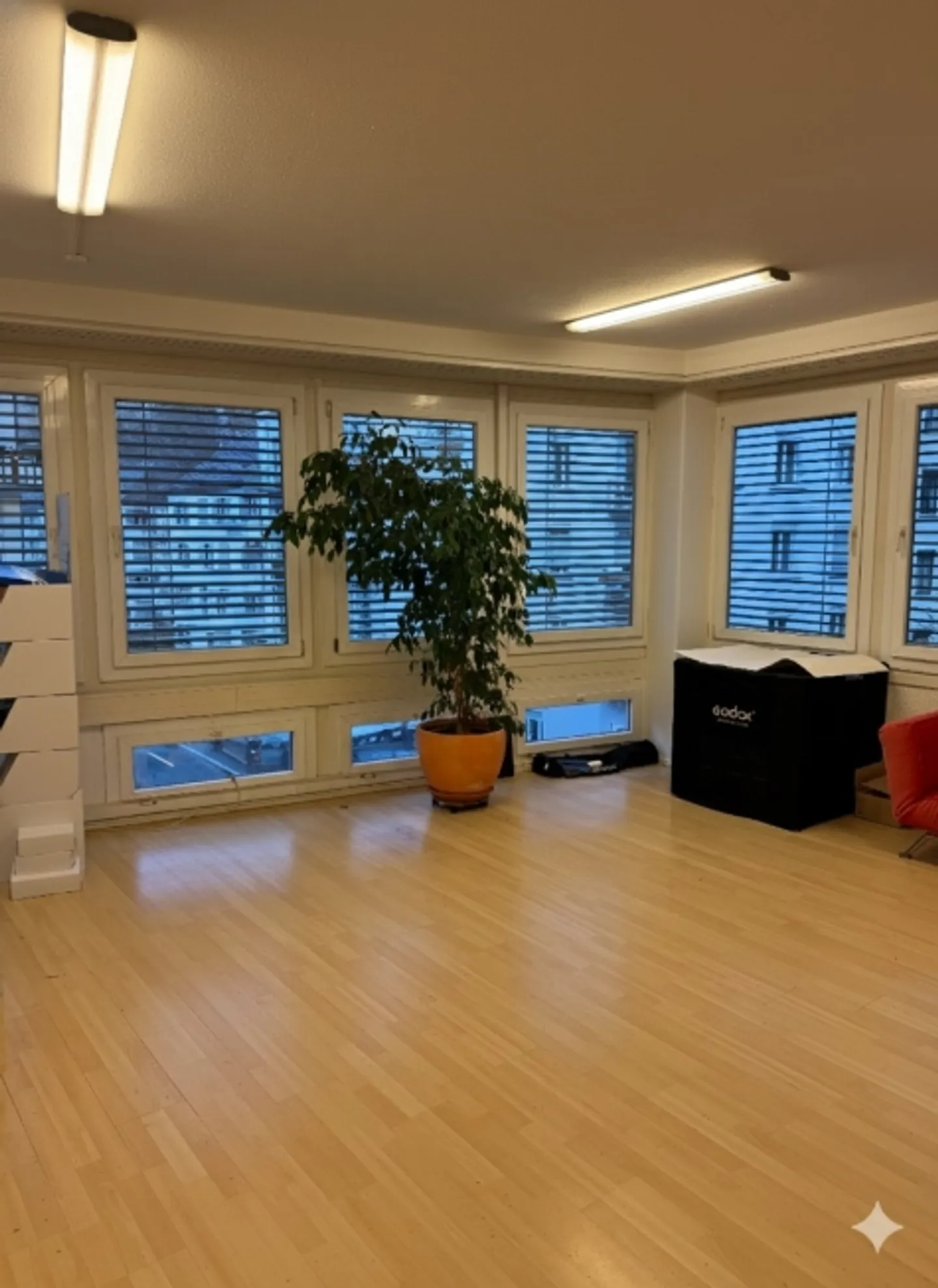 Espace combiné au 2ème étage près d'Albisriederplatz limité jusqu'à fin juin 2026 - Photo 7 sur 9