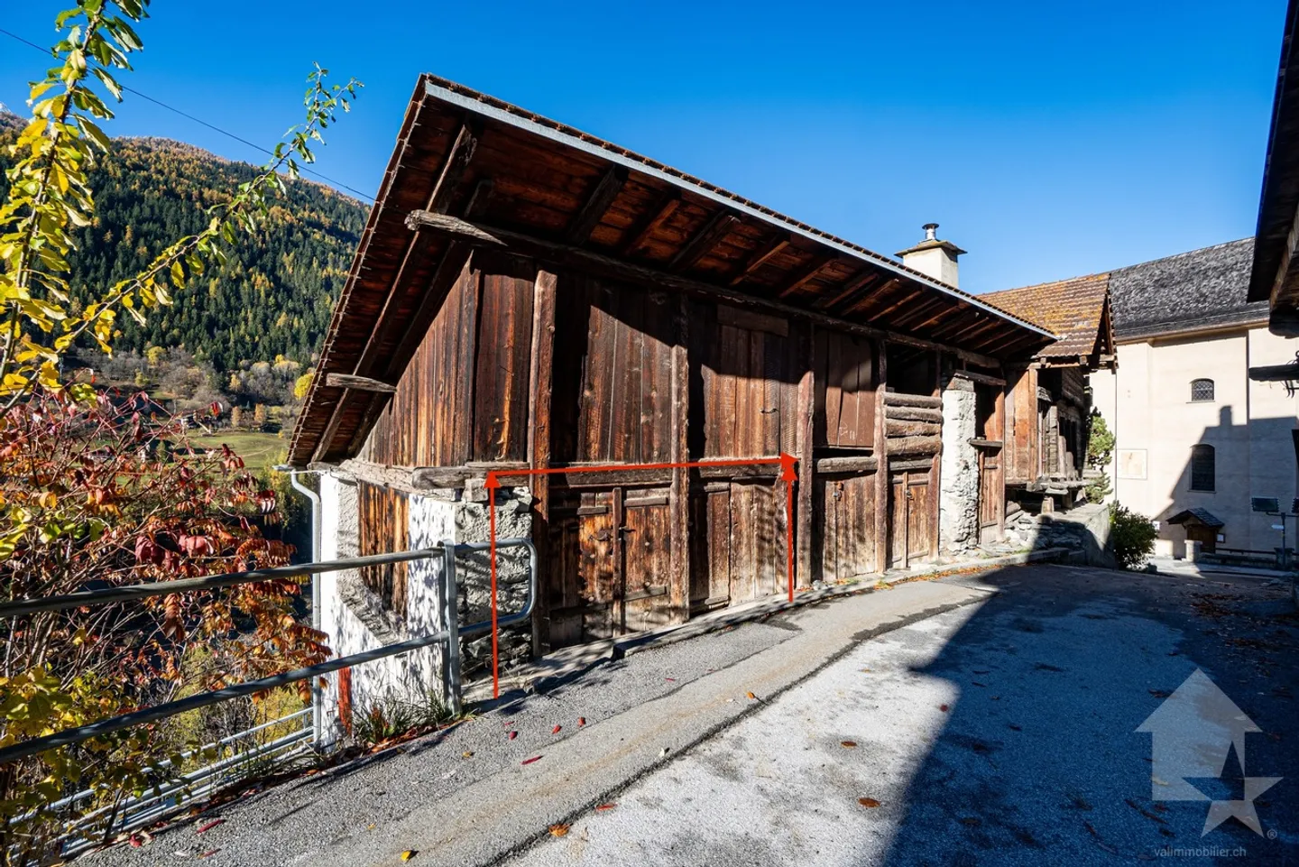 Appartement au centre du village à rénover avec raccard & annexes - Photo 4 sur 18