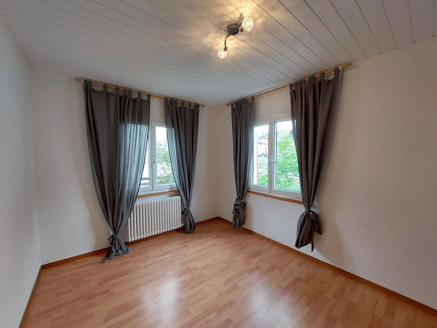 charming detached house with garden - Photo 11 of 13