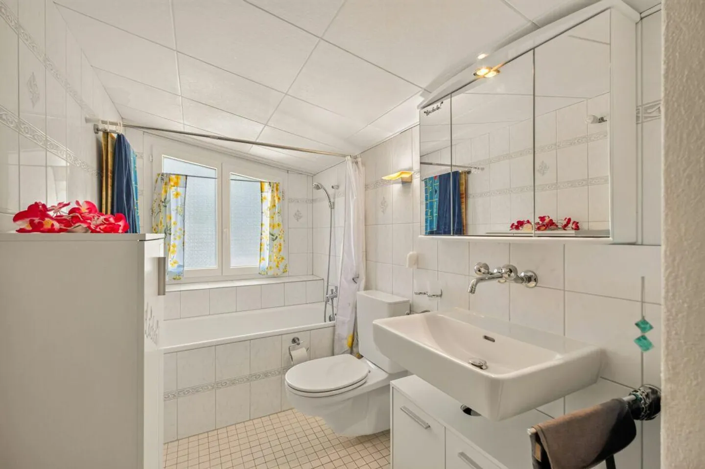 Charmant appartement mansardé de 2.5 pièces dans un endroit calme - Votre nouveau chez-vous vous attend! - Photo 13 sur 30