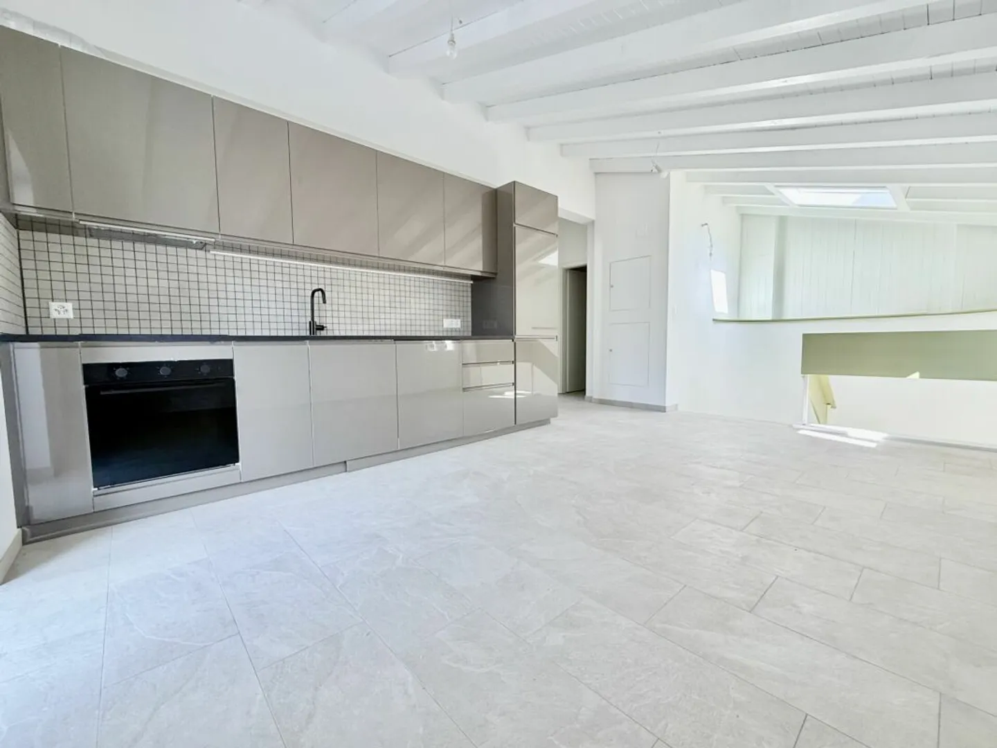 Splendid renovated building with character in the heart of the old village of Vétroz - Photo 11 of 17
