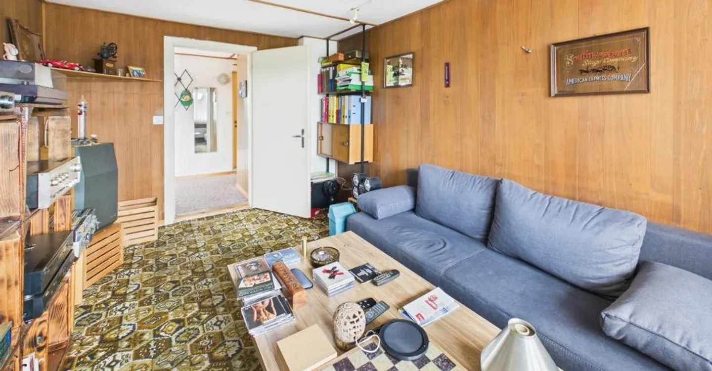 9-Room House - Photo 3 of 9
