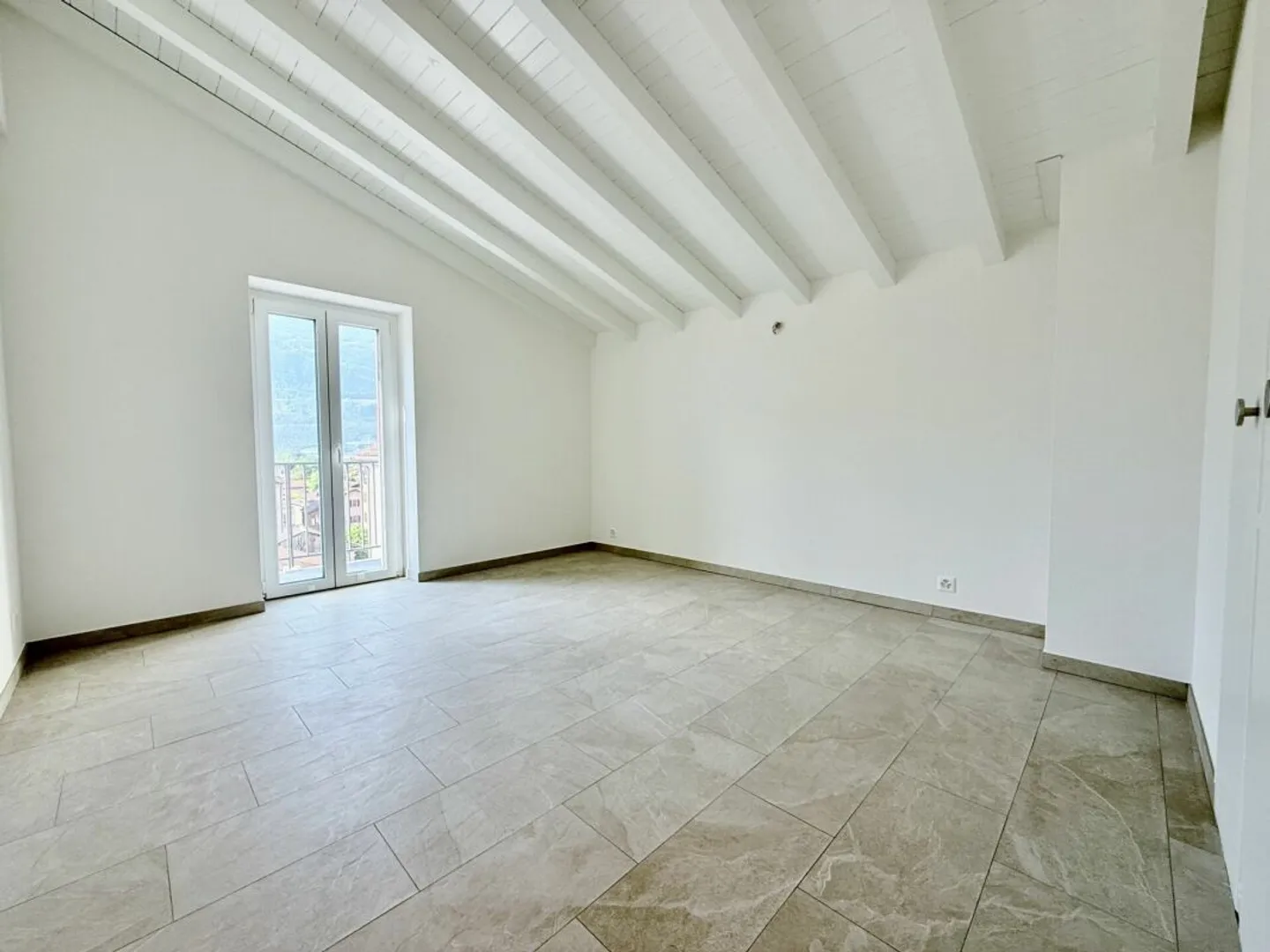 Splendid renovated building with character in the heart of the old village of Vétroz - Photo 13 of 17