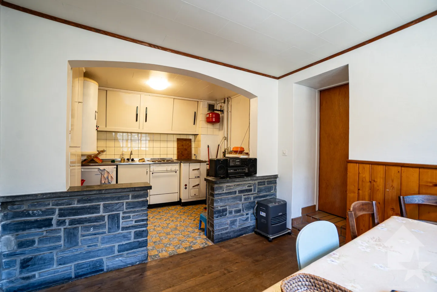 Appartement au centre du village à rénover avec raccard & annexes - Photo 9 sur 18