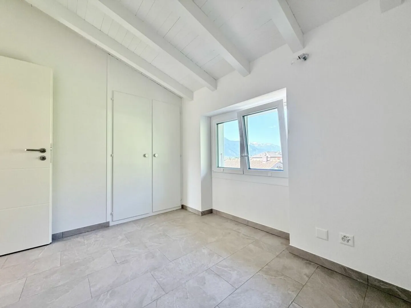 Splendid renovated building with character in the heart of the old village of Vétroz - Photo 14 of 17