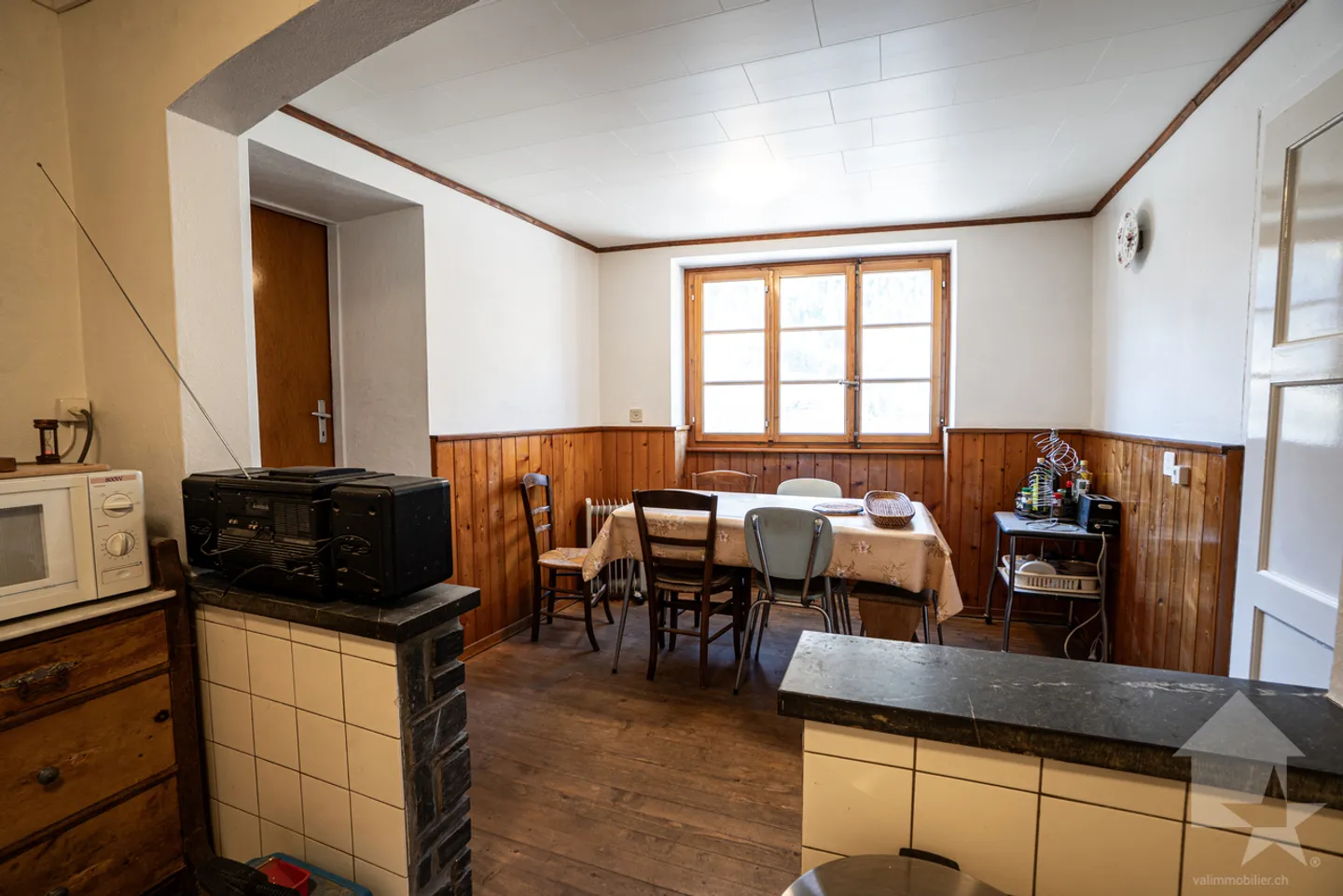 Appartement au centre du village à rénover avec raccard & annexes - Photo 8 sur 18