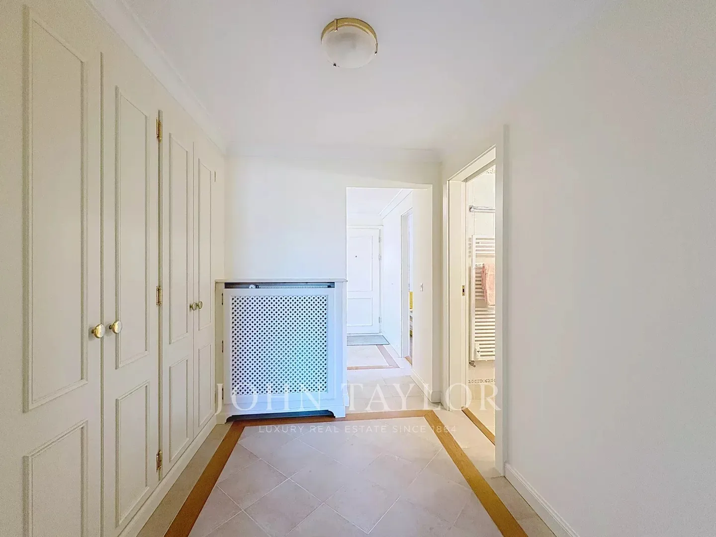 Crans-Montana Centro, 4,5 stanze con accesso diretto alle piste, balcone sud e vista sulle Alpi - Foto 7 di 11