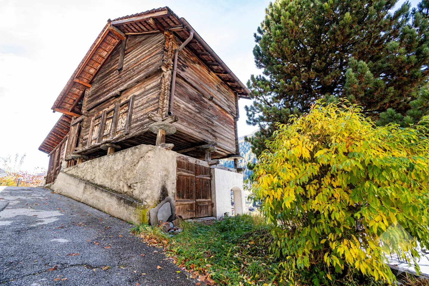 Appartement au centre du village à rénover avec raccard & annexes - Photo 15 sur 18