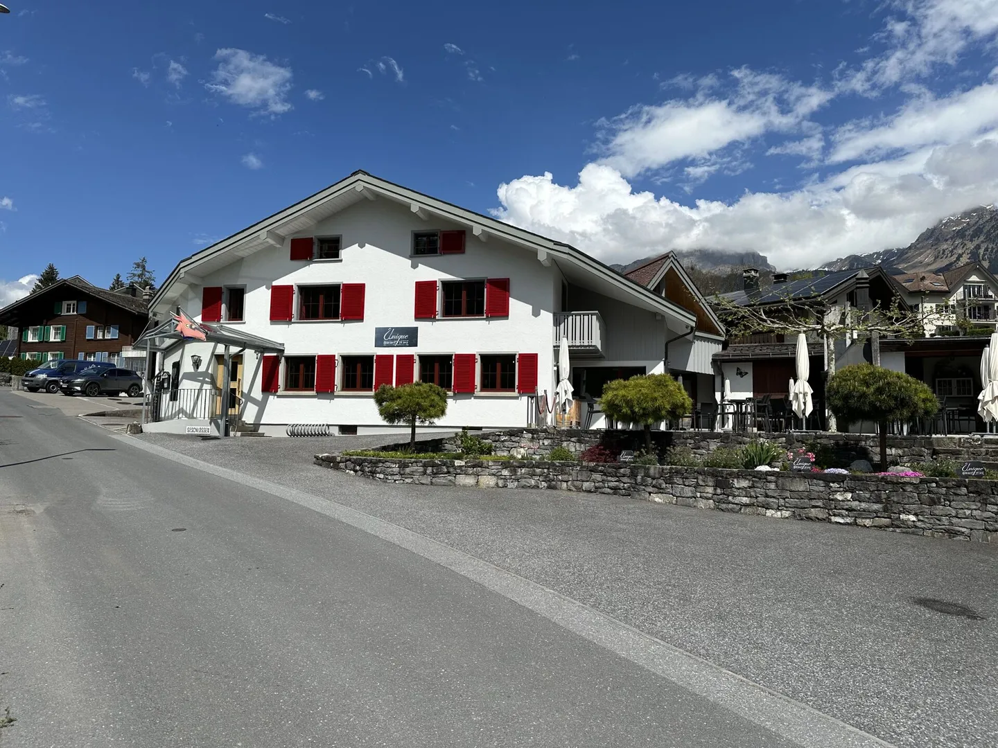 Proprietà in una posizione soleggiata con una vista incantevole sulle montagne di Glarona! - Foto 3 di 18