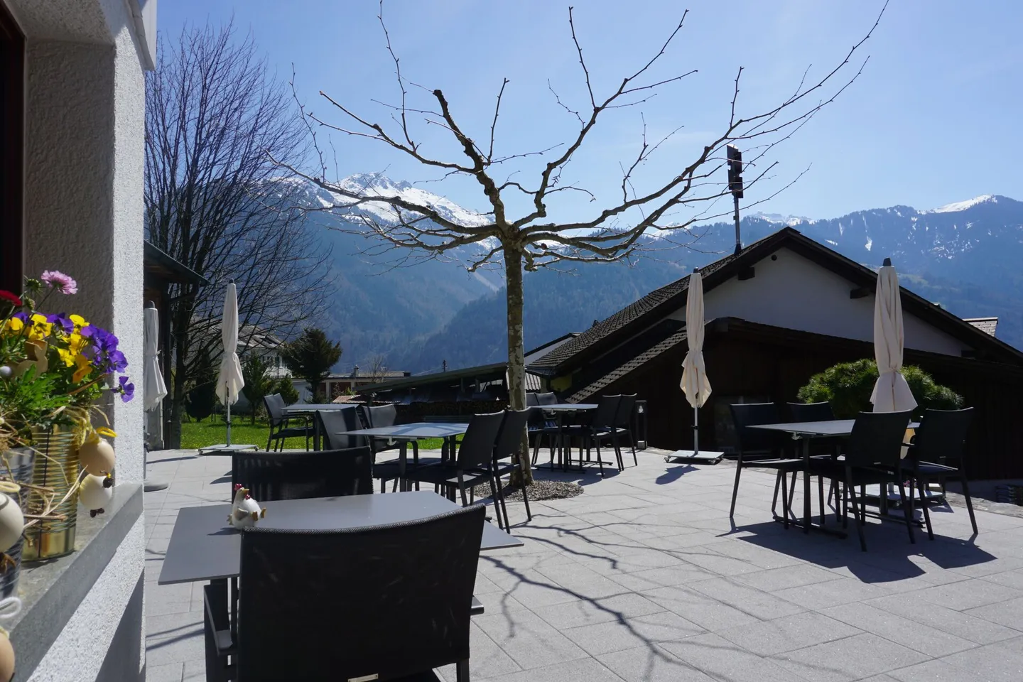Proprietà in una posizione soleggiata con una vista incantevole sulle montagne di Glarona! - Foto 4 di 18