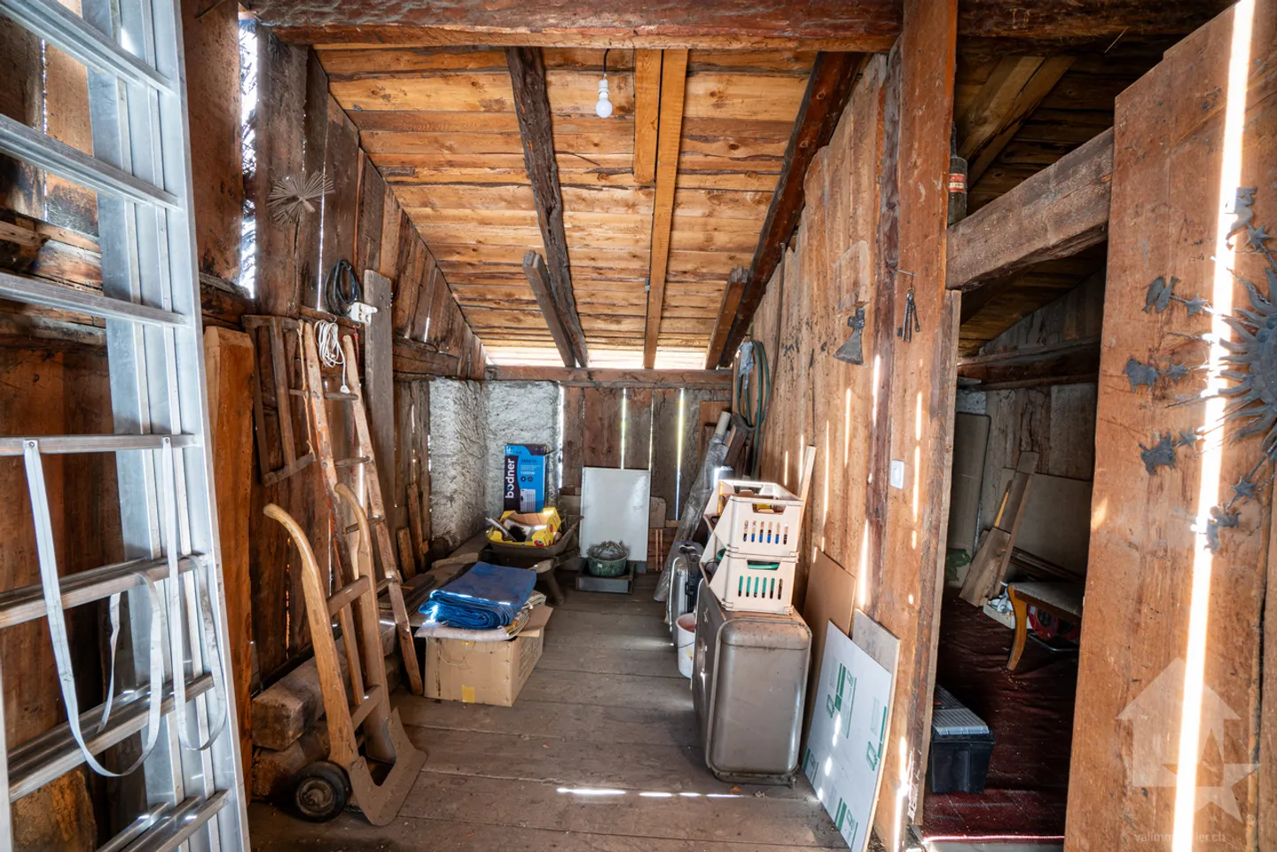 Appartement au centre du village à rénover avec raccard & annexes - Photo 14 sur 18