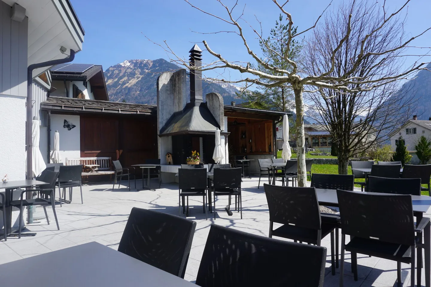 Proprietà in una posizione soleggiata con una vista incantevole sulle montagne di Glarona! - Foto 5 di 18