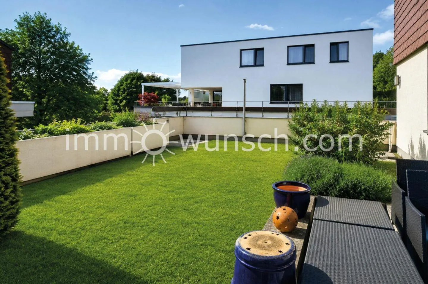 Spacious Family Home with Garden - Photo 2 of 13