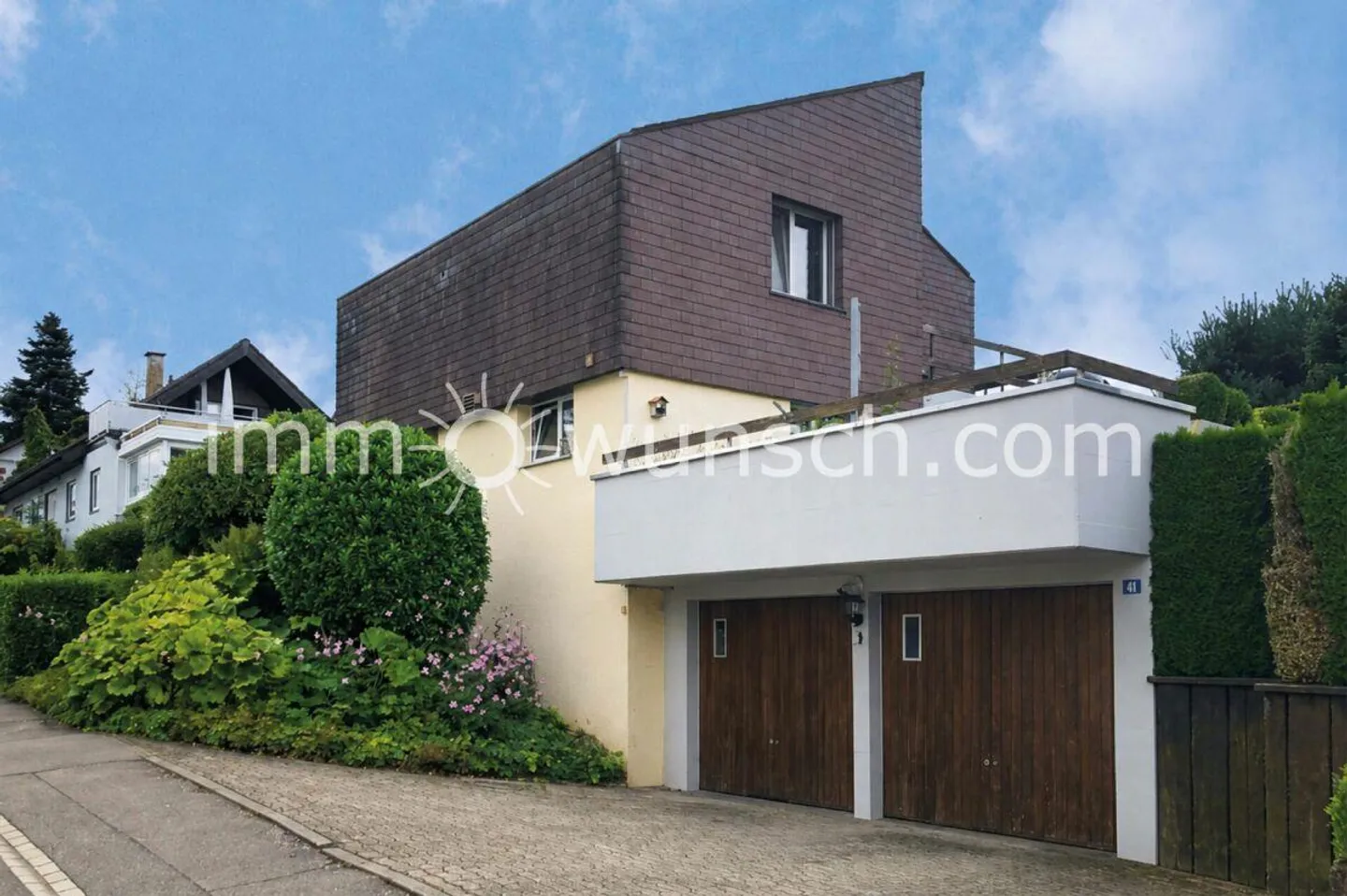 Spacious Family Home with Garden - Photo 3 of 13