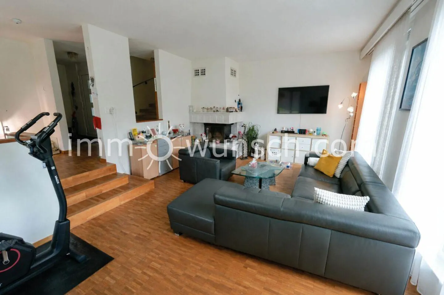 Spacious Family Home with Garden - Photo 5 of 13
