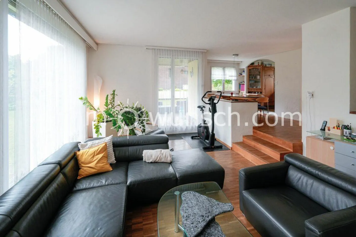 Spacious Family Home with Garden - Photo 6 of 13