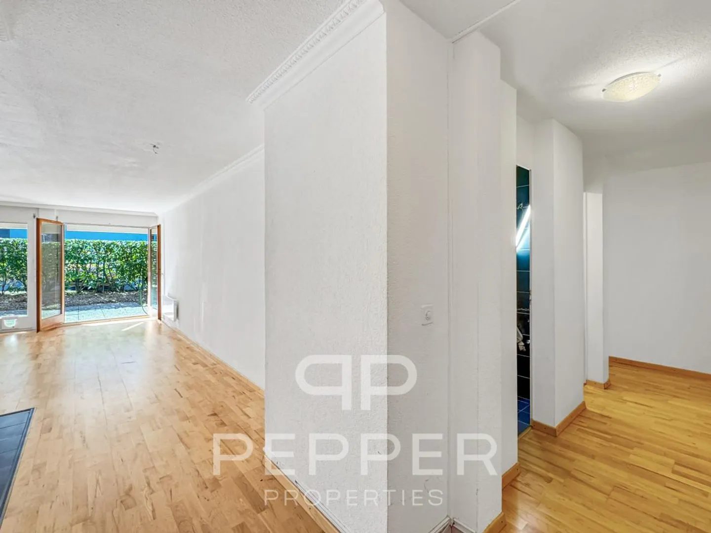 Spacious Ground Floor Apartment in the Heart of Chailly - Photo 2 of 13