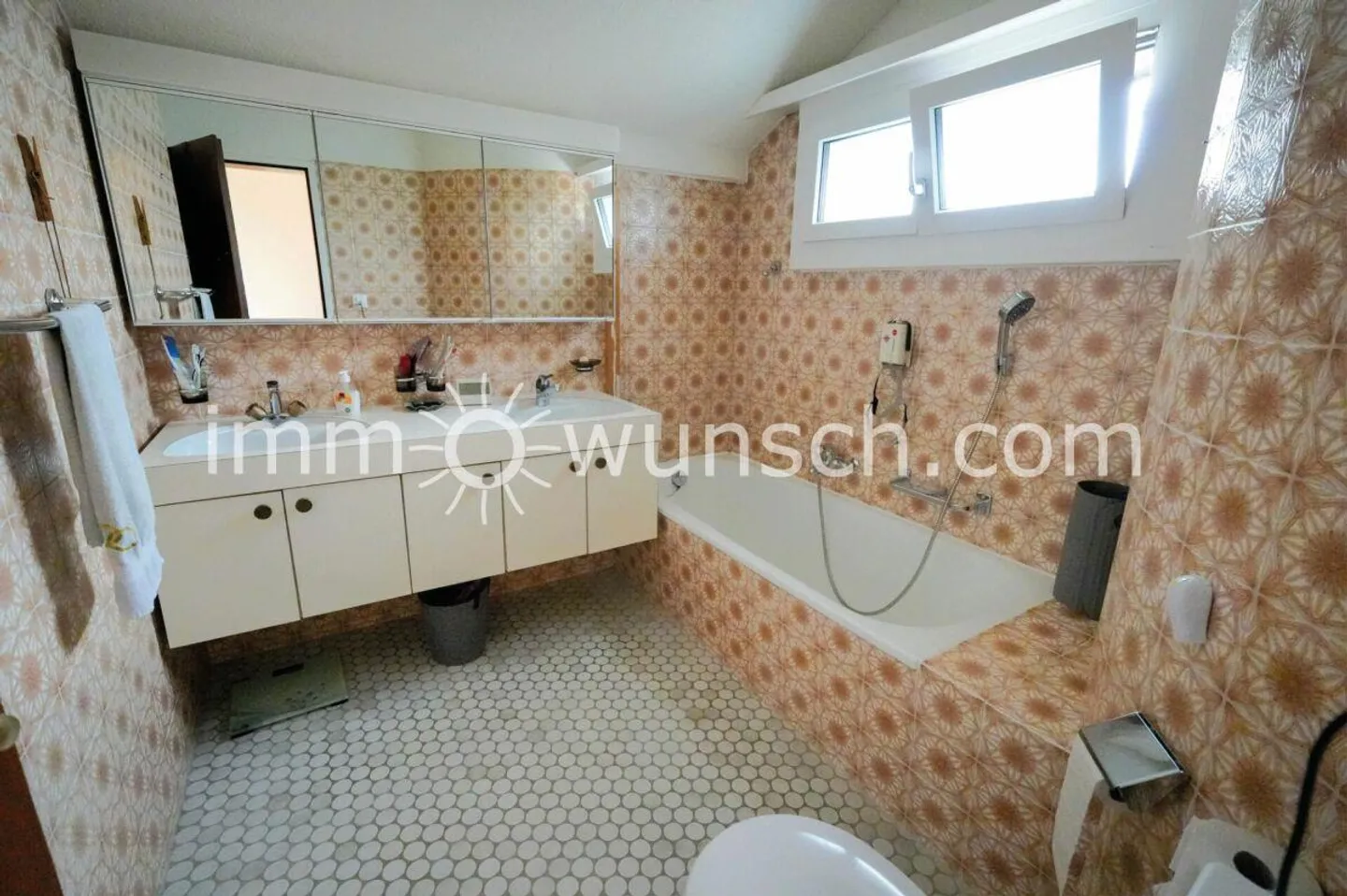 Spacious Family Home with Garden - Photo 11 of 13