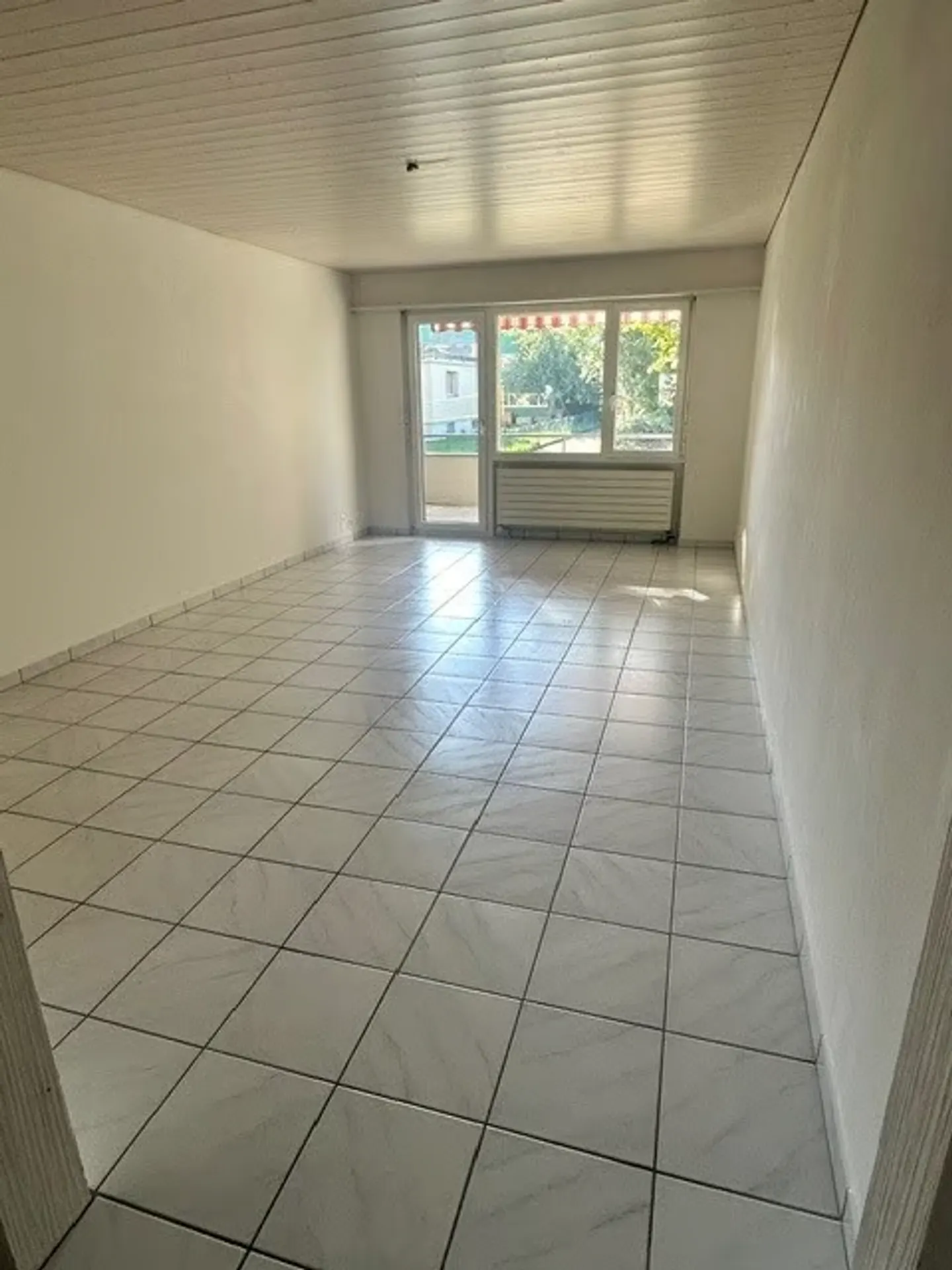 Appartement lumineux de 4,5 pièces dans le calme de Schwadernau - Photo 4 sur 16