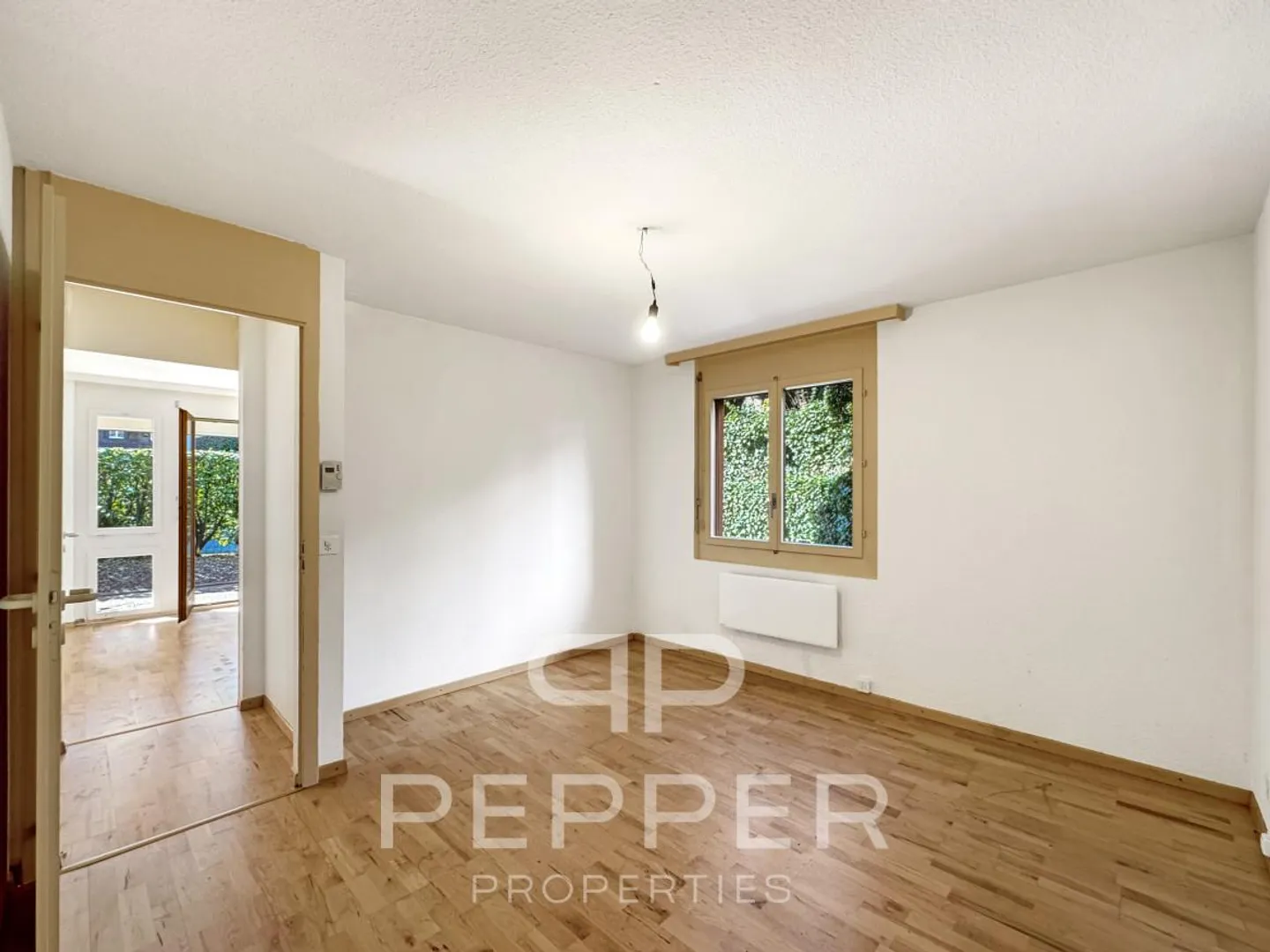 Spacious Ground Floor Apartment in the Heart of Chailly - Photo 10 of 13