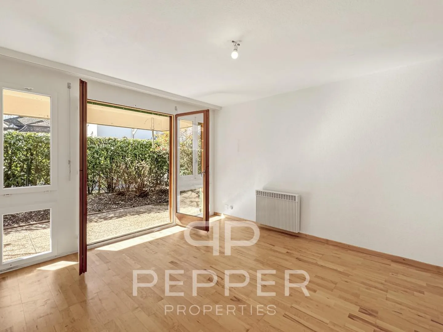 Spacious Ground Floor Apartment in the Heart of Chailly - Photo 11 of 13