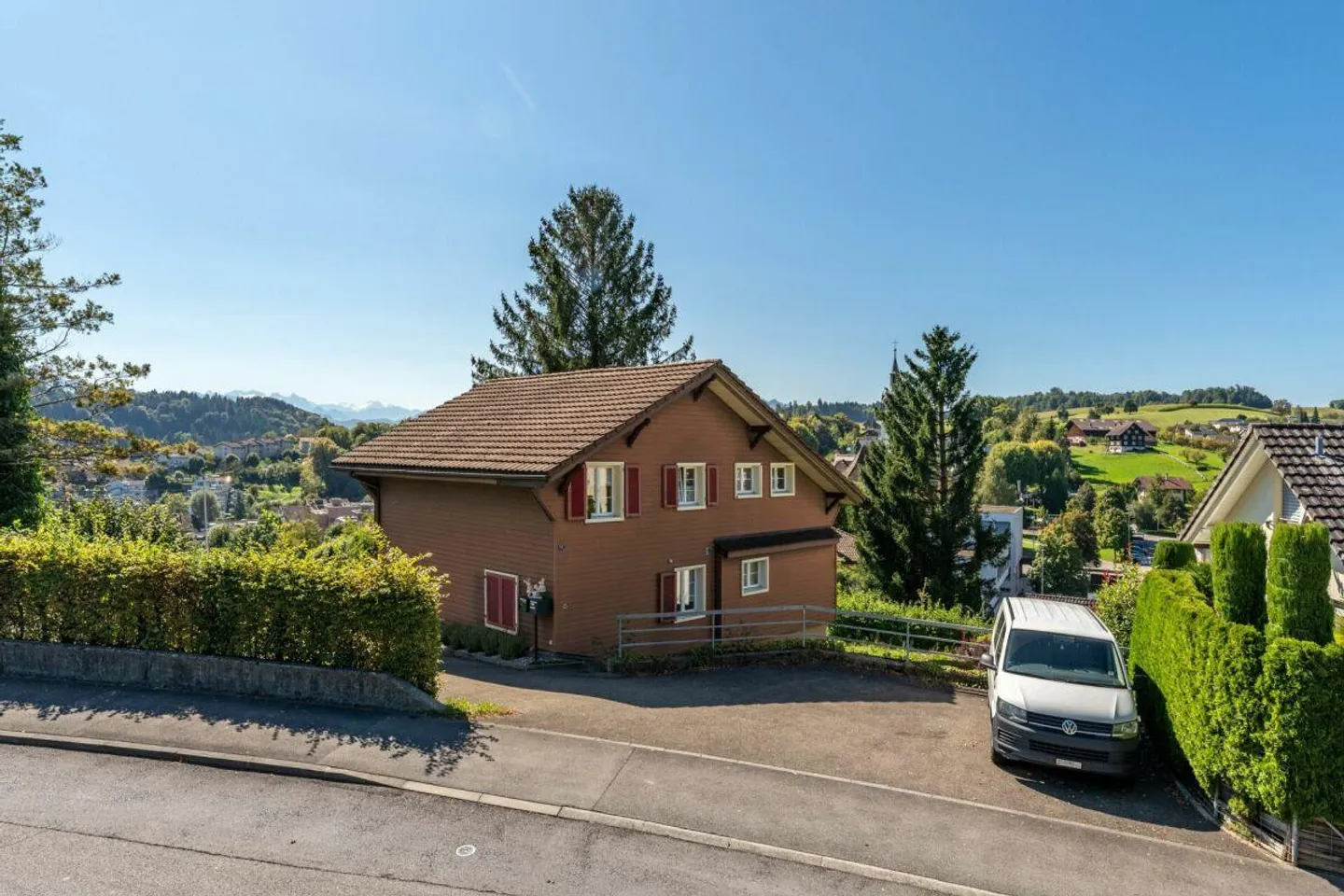 Casa bifamiliare in una posizione molto centrale e soleggiata con vista - Foto 1 di 9