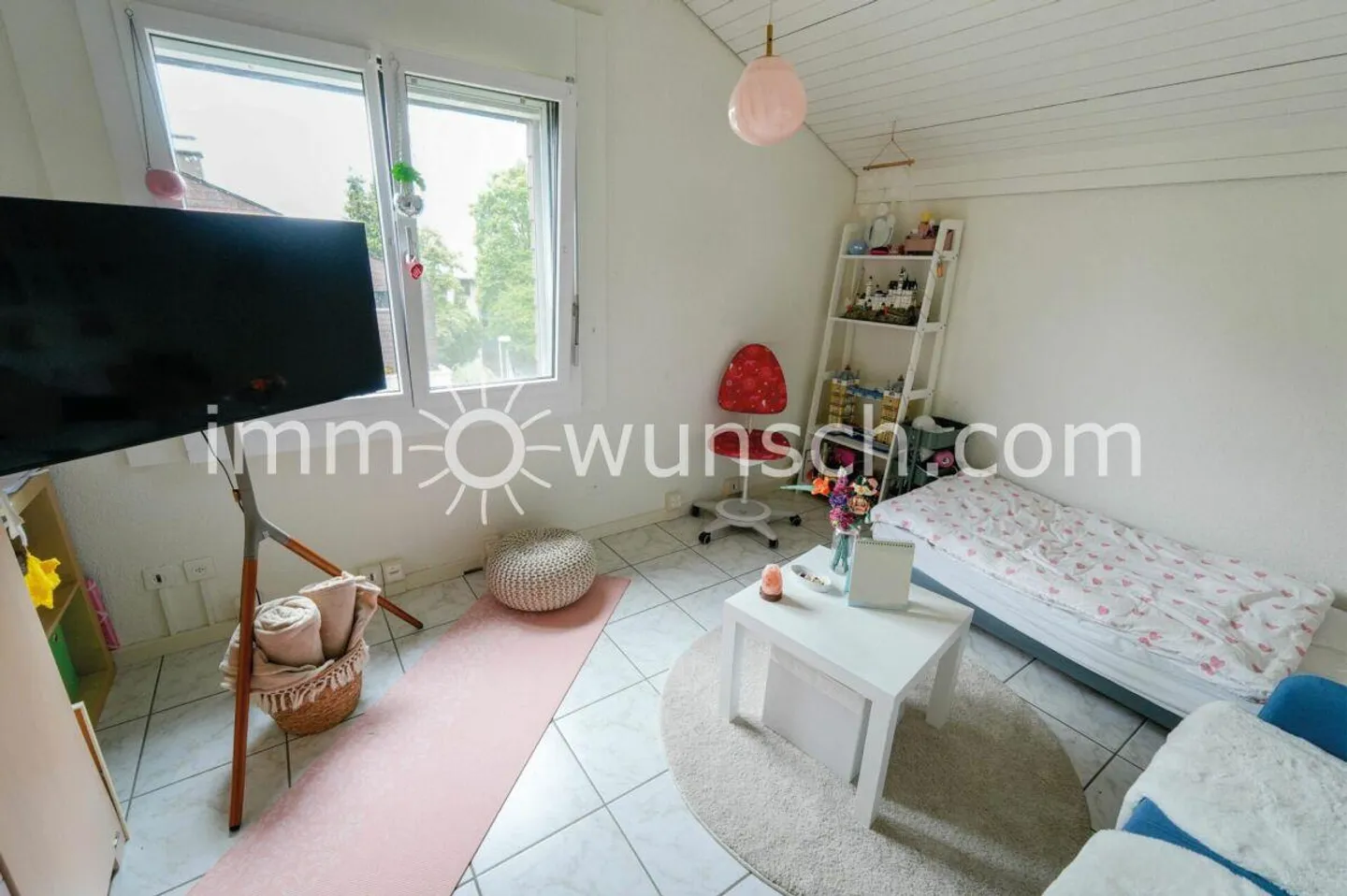 Spacious Family Home with Garden - Photo 12 of 13