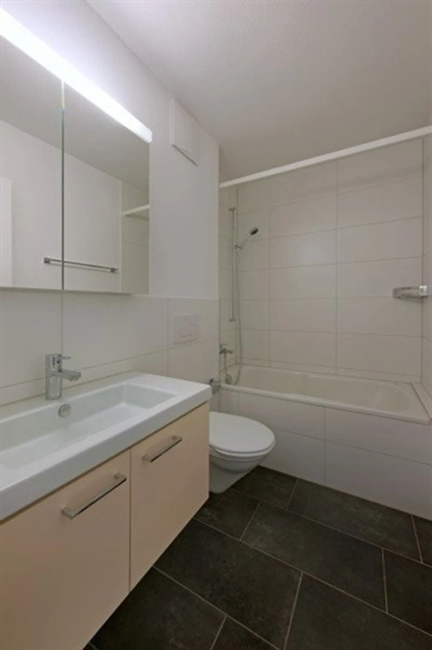 Living happiness at first sight - Photo 2 of 6