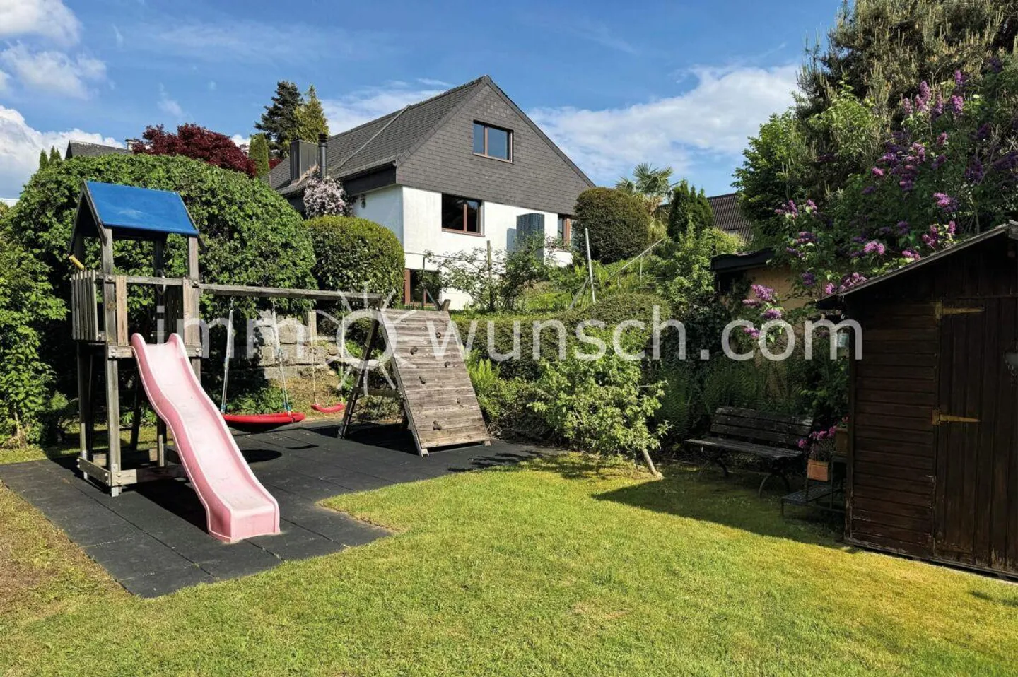 Spacious Family Home with Garden - Photo 13 of 13