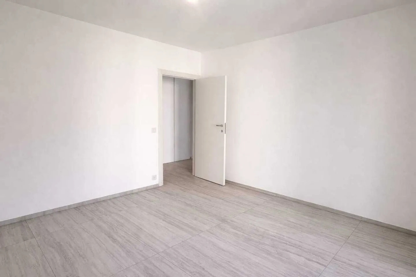 Appartamento 2.5 locali, appena ristrutturato, centrale a Losone - Foto 11 di 13