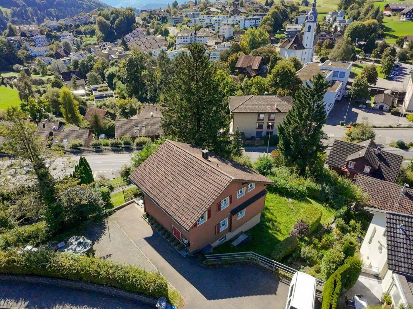 Casa bifamiliare in una posizione molto centrale e soleggiata con vista - Foto 4 di 9