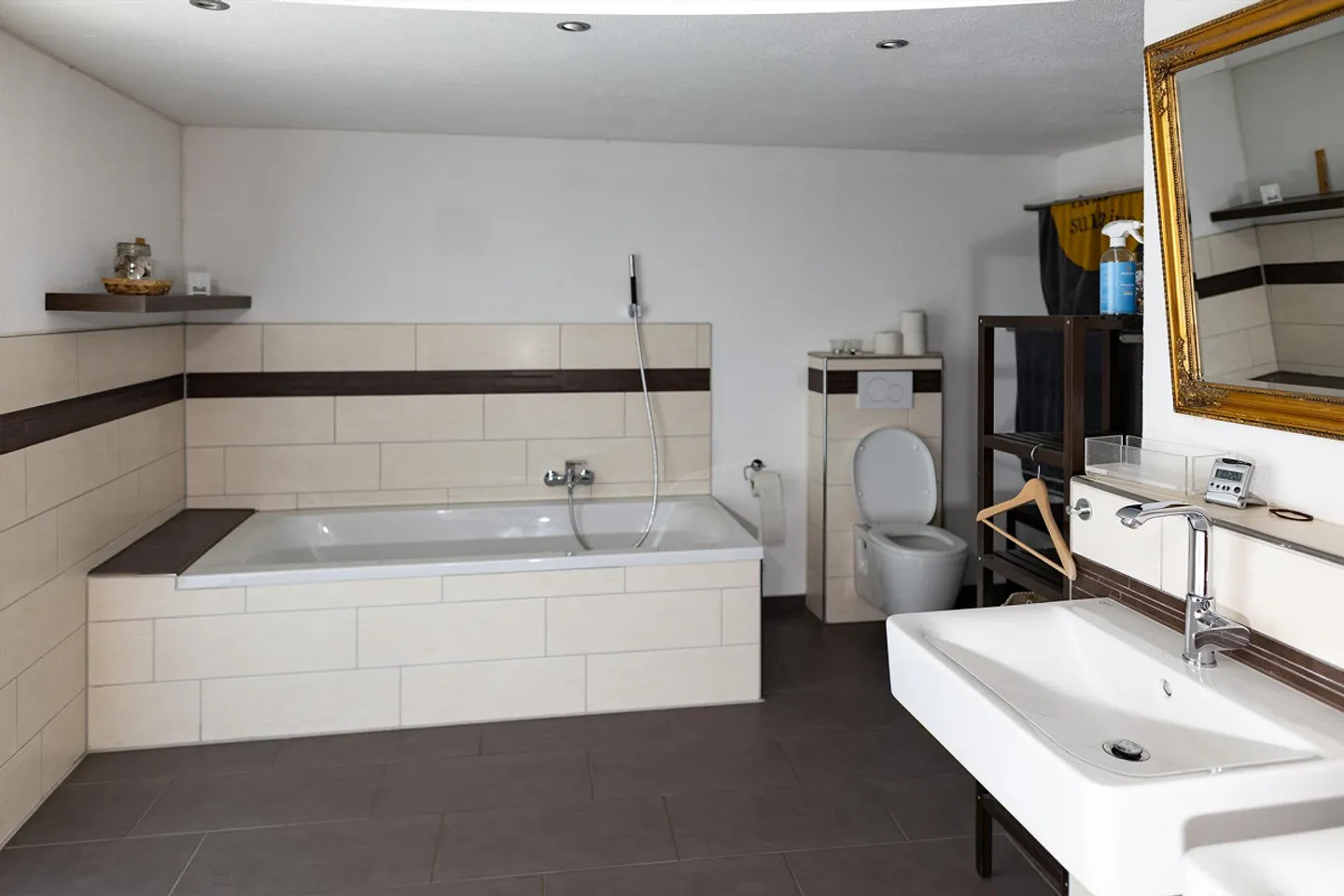 Attractive residential location in a quiet and sunny area - Photo 4 of 9
