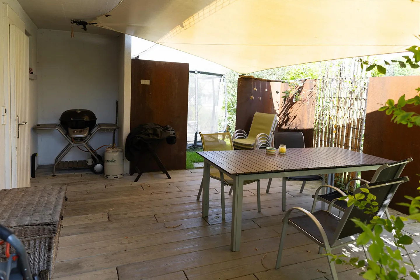 Attractive residential location in a quiet and sunny area - Photo 7 of 9