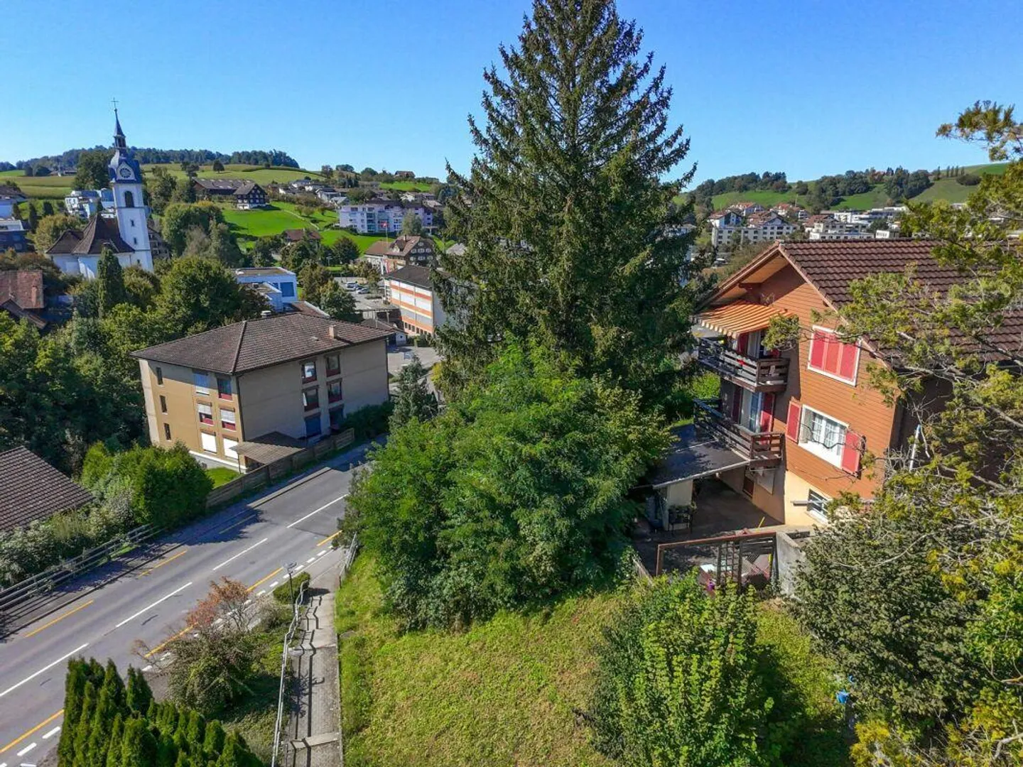 Casa bifamiliare in una posizione molto centrale e soleggiata con vista - Foto 9 di 9
