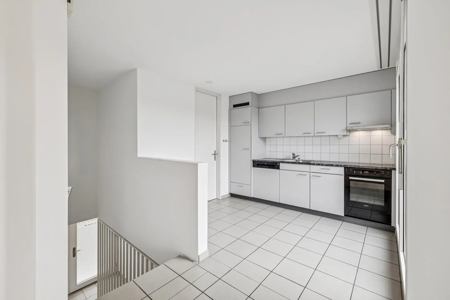 SPRING PROMOTION - 1 month rent-free + Rent without deposit - Photo 7 of 11