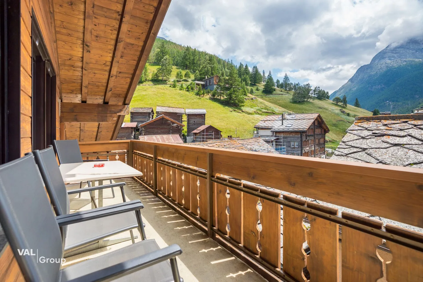 4.5-room penthouse apartment with secondary residence status in a central location in Saas-Grund - Photo 8 of 16