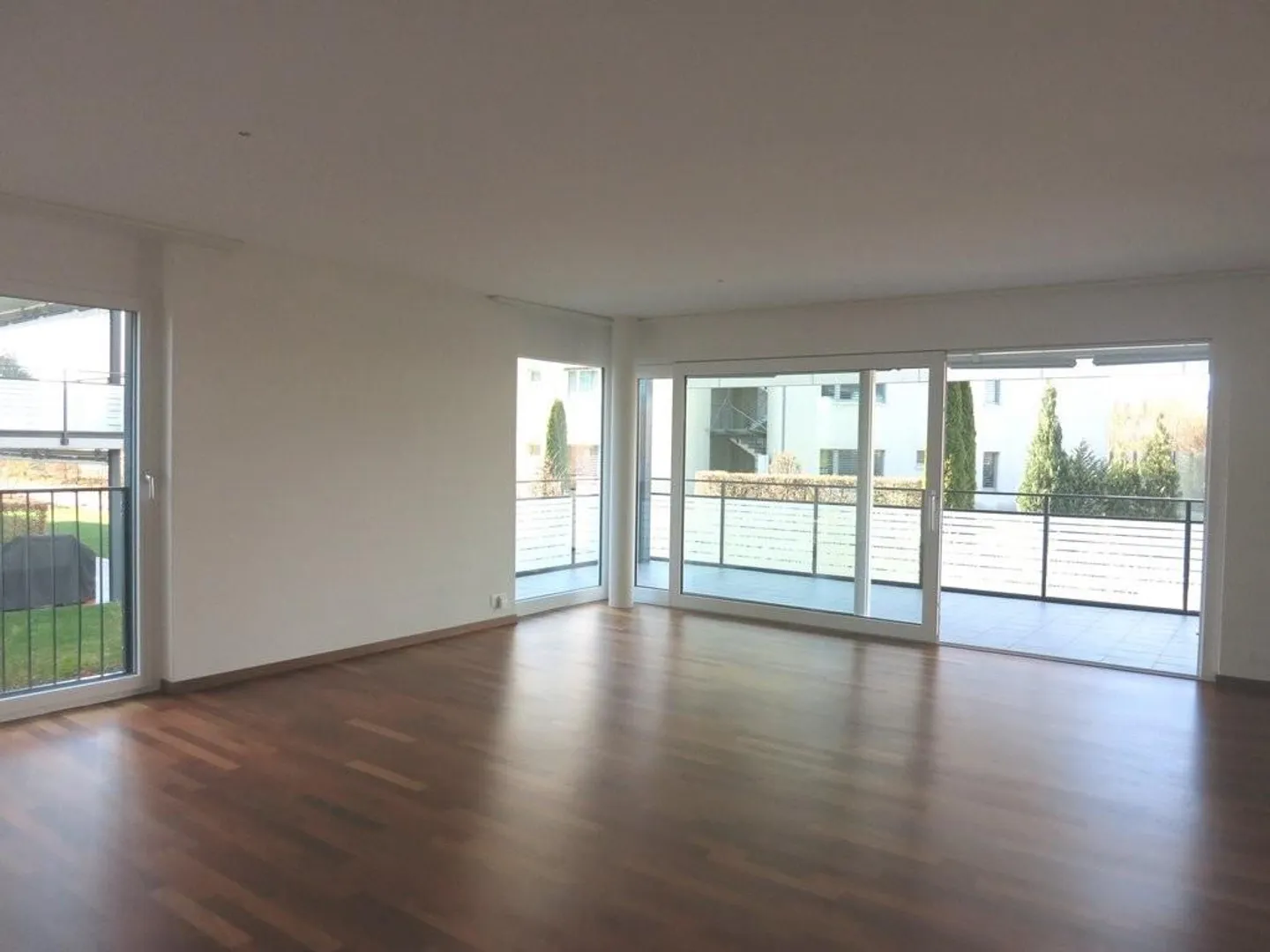 Modern 3.5-room apartment for rent in Nänikon - Photo 2 of 6